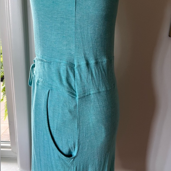 SUPER SOFT HALTER DRESS - Picture 5 of 10